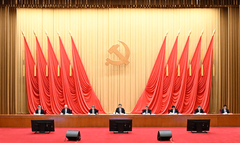 4月3日，學(xué)習(xí)貫徹習(xí)近平新時(shí)代中國特色社會主義思想主題教育工作會議在北京召開。中共中央總書記、國家主席、中央軍委主席習(xí)近平出席會議并發(fā)表重要講話。李強(qiáng)、趙樂際、王滬寧、蔡奇、丁薛祥、李希、韓正出席會議。