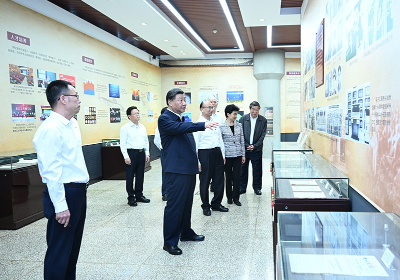 9月6日至8日，中共中央總書記、國家主席、中央軍委主席習(xí)近平在黑龍江考察。這是7日上午，習(xí)近平在哈爾濱工程大學(xué)哈軍工紀(jì)念館考察。